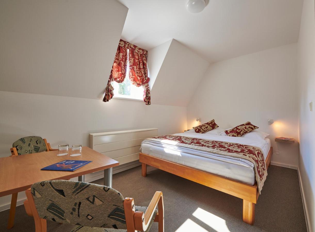 Hotel Mezni Louka Грженско Екстер'єр фото