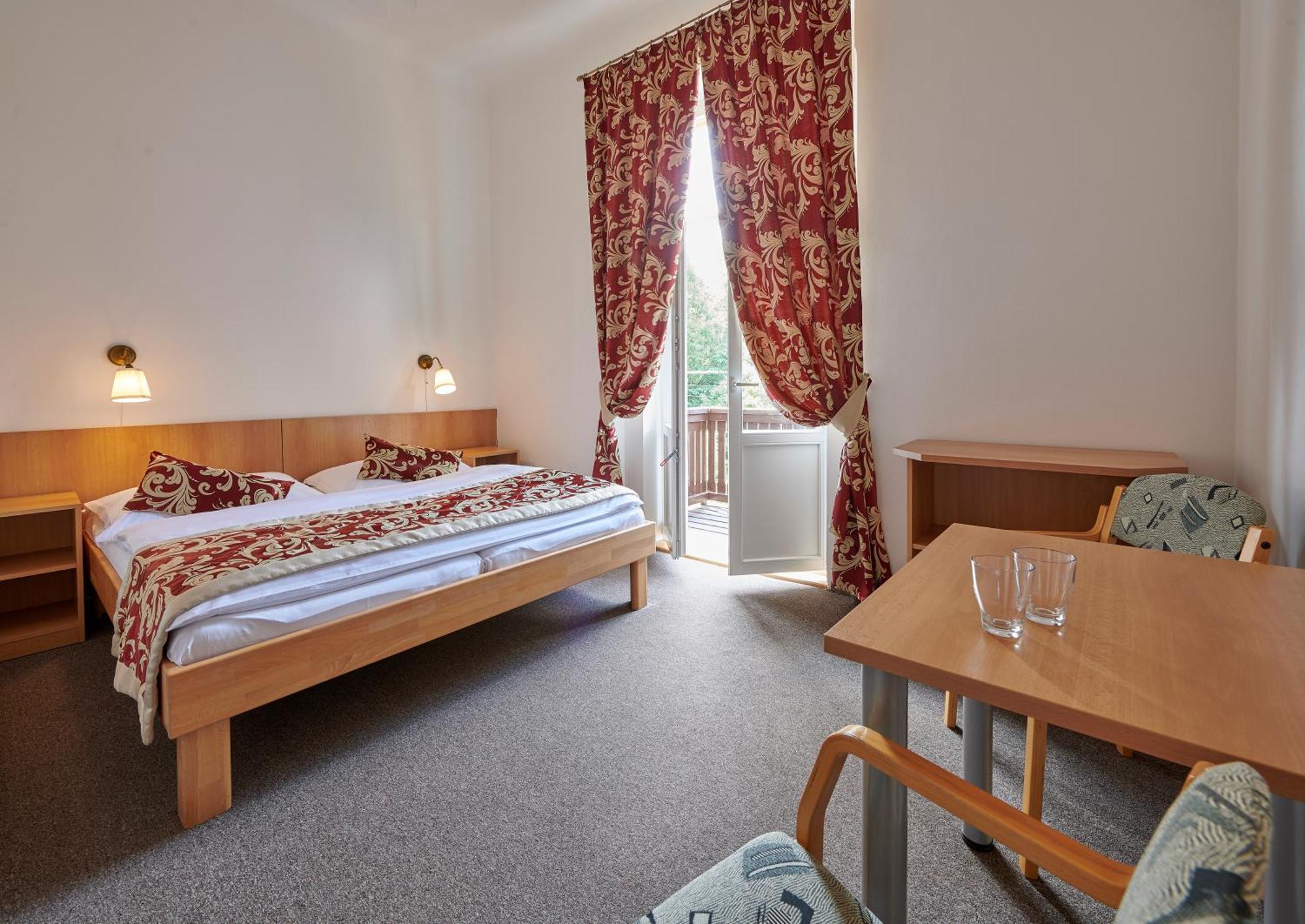 Hotel Mezni Louka Грженско Номер фото