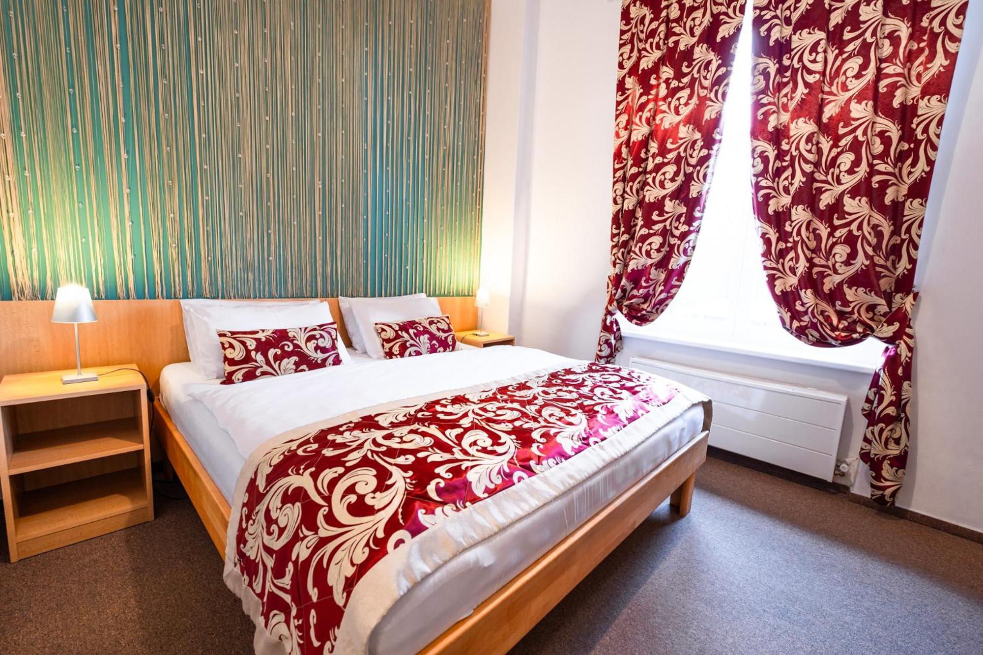 Hotel Mezni Louka Грженско Екстер'єр фото