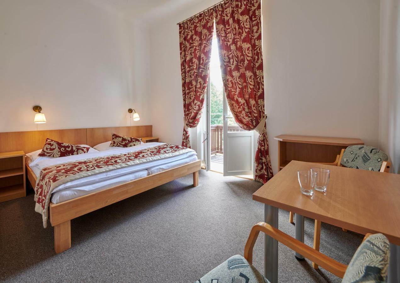 Hotel Mezni Louka Грженско Екстер'єр фото